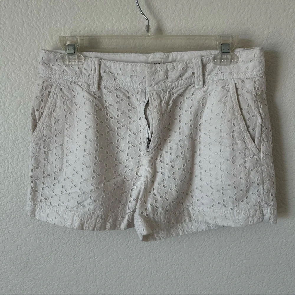 GAP White Boho Chic Summer Festival Cottagecore Cotton Eyelet Lightweight Shorts